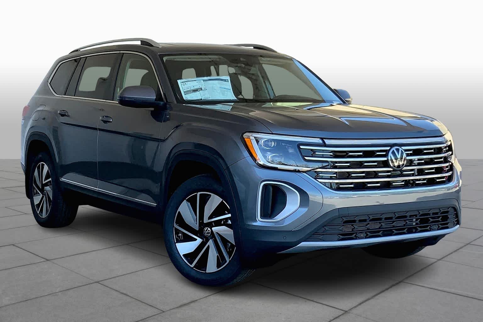 2025 Volkswagen Atlas SEL photo 2
