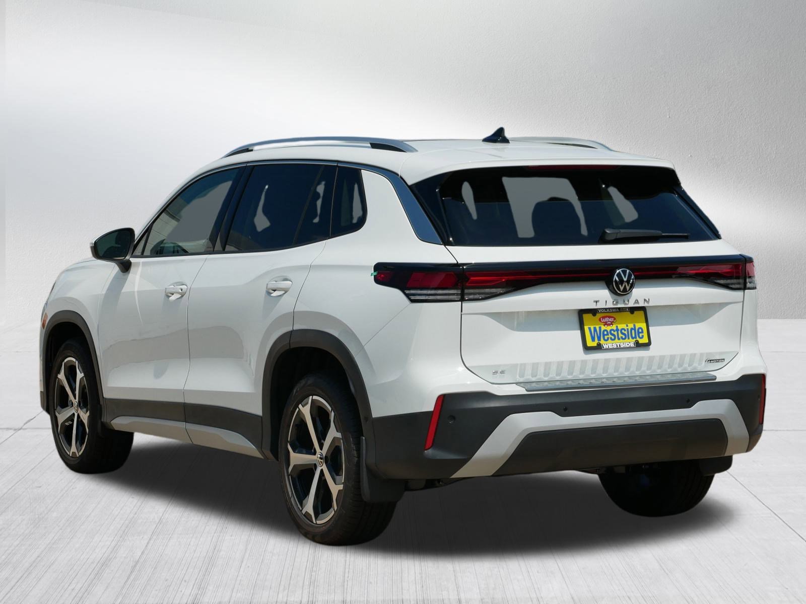 2025 Volkswagen Tiguan SE photo 2