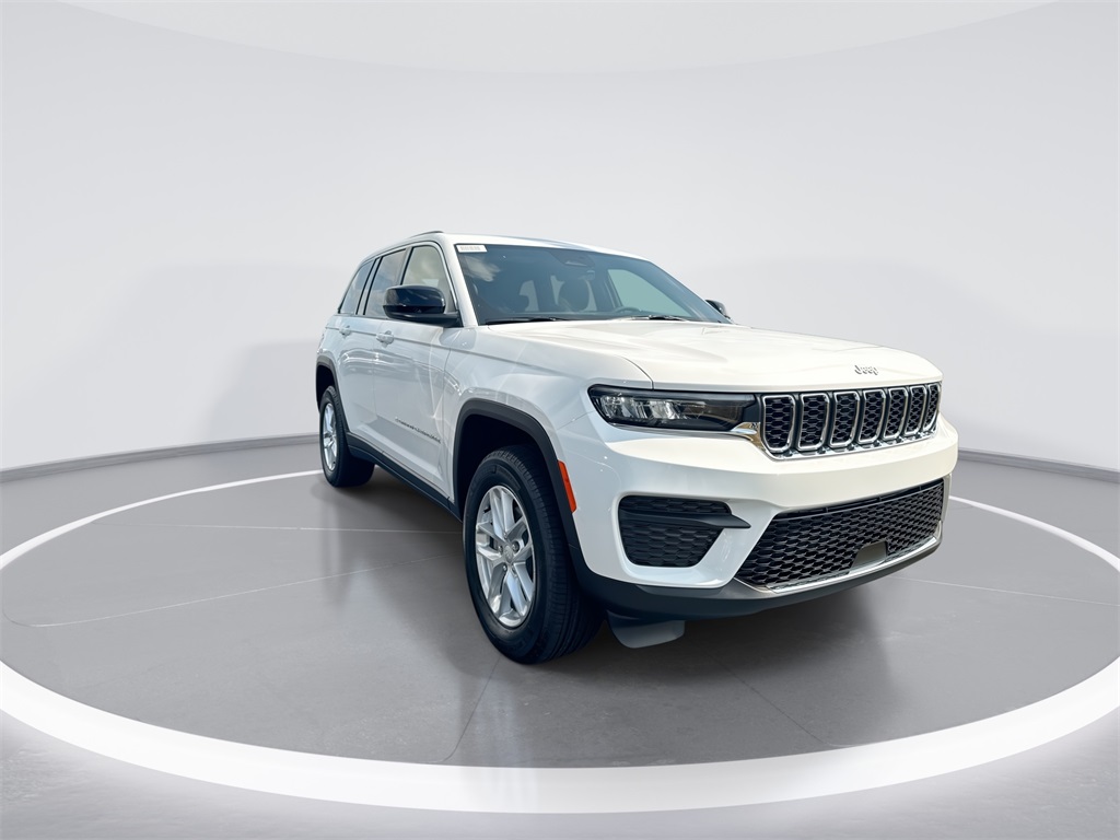 2025 Jeep Grand Cherokee Laredo X photo 2