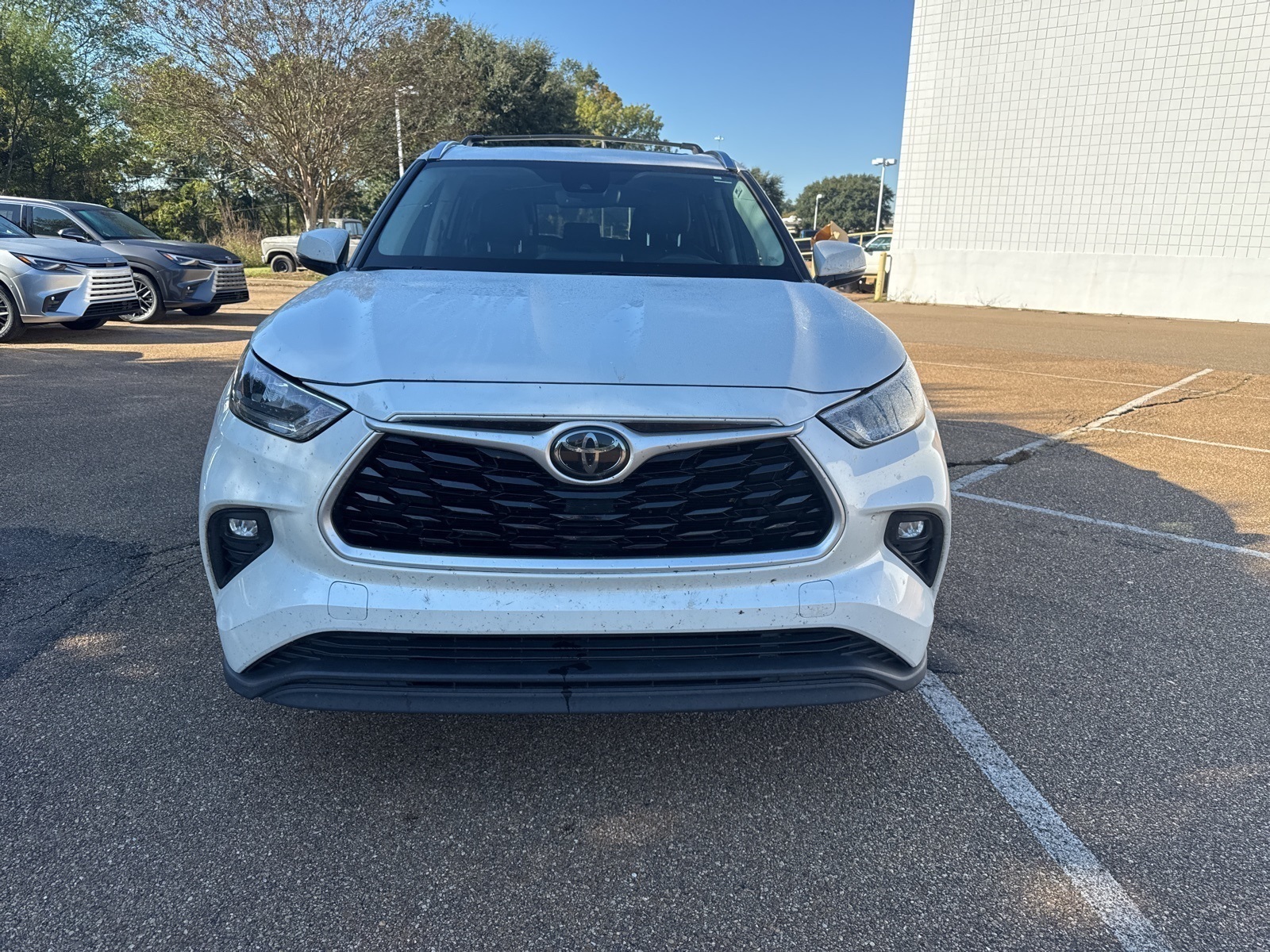 2020 Toyota Highlander XLE photo 2