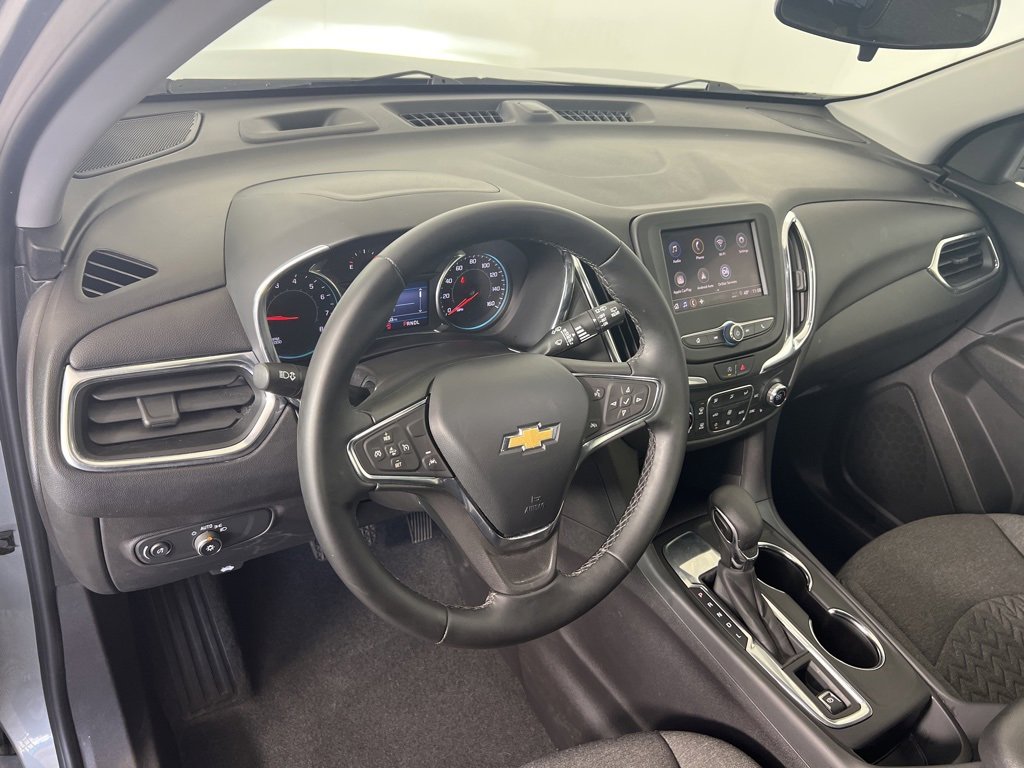 2024 Chevrolet Equinox LT photo 2