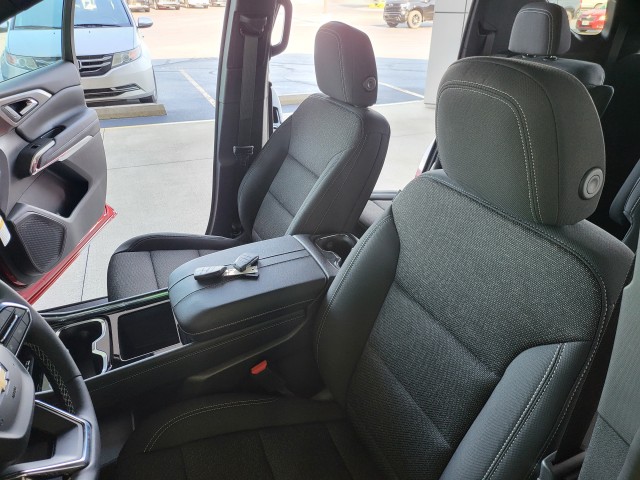 2025 Chevrolet Traverse photo 16