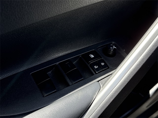 2024 Toyota Corolla Cross LE photo 16
