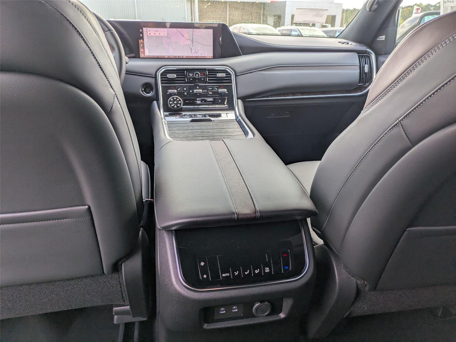 2025 Nissan Armada SL photo 29