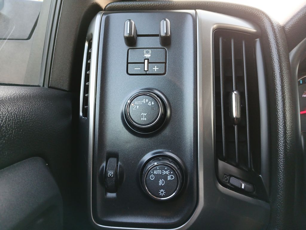 2018 Chevrolet Silverado 1500 LT photo 16
