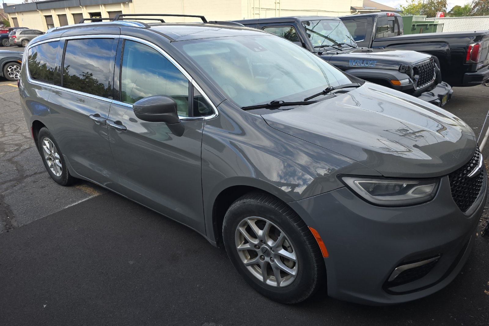2021 Chrysler Pacifica Touring L photo 2