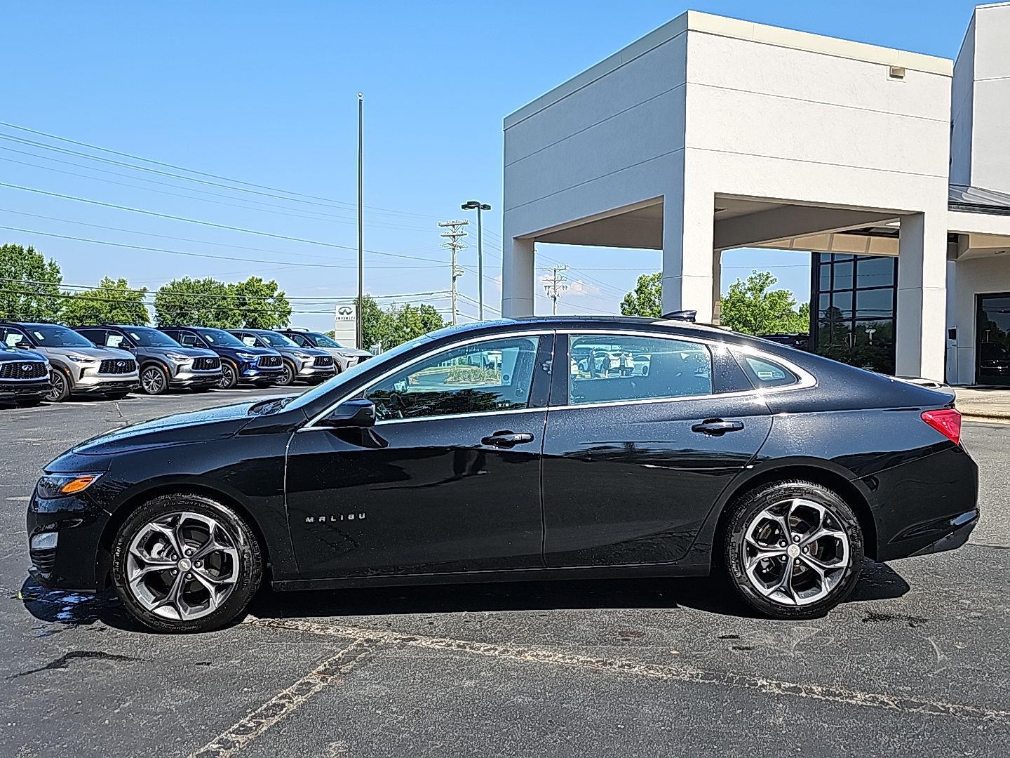 2024 Chevrolet Malibu 1LT photo 2