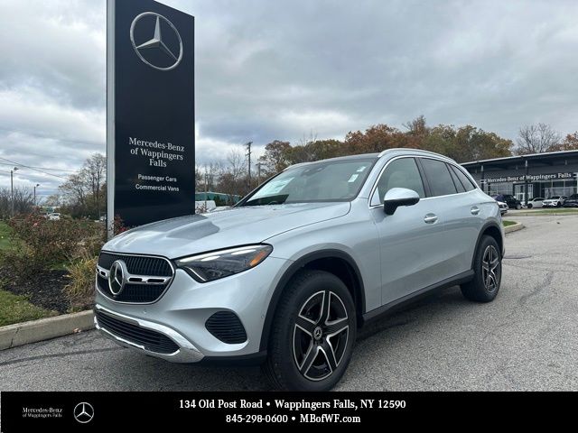 2026 Mercedes-Benz GLC Base's photo