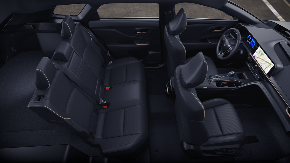 2025 Toyota Crown Signia XLE photo 17