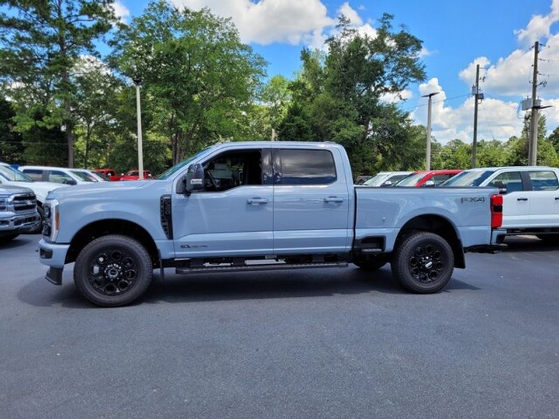 2025 Ford F-350 Lariat photo 3