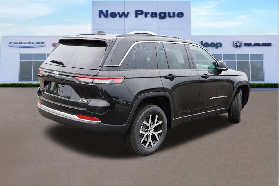 2025 Jeep Grand Cherokee Limited photo 3