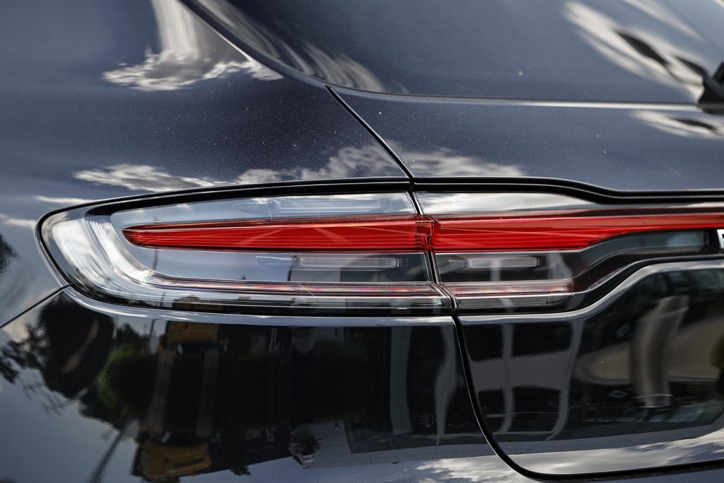 2025 Porsche Macan T photo 11