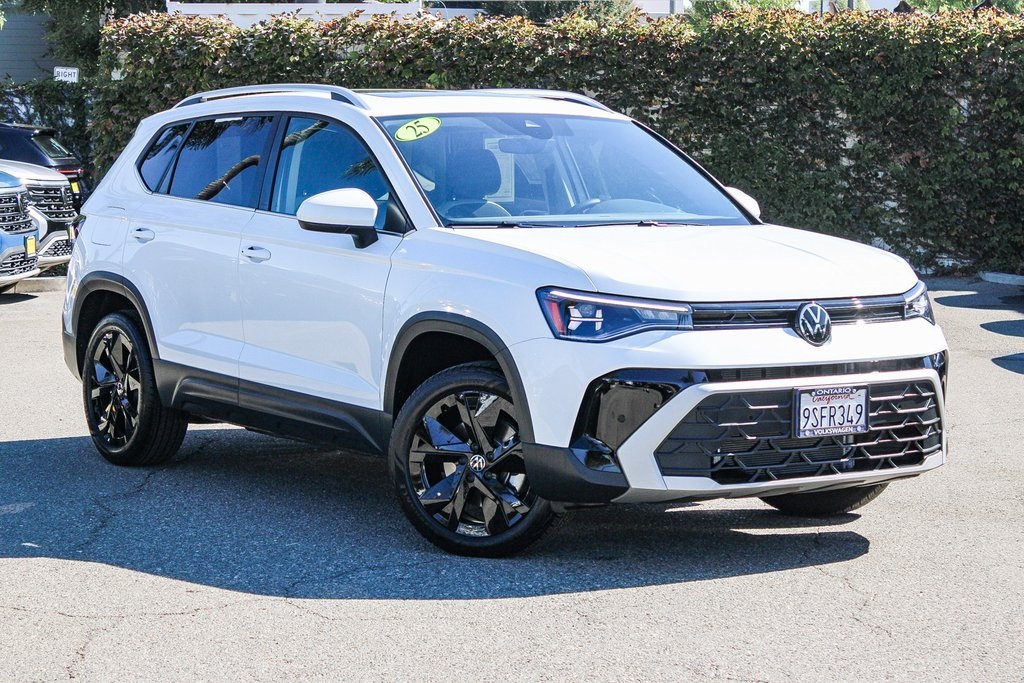 2025 Volkswagen Taos SE's photo