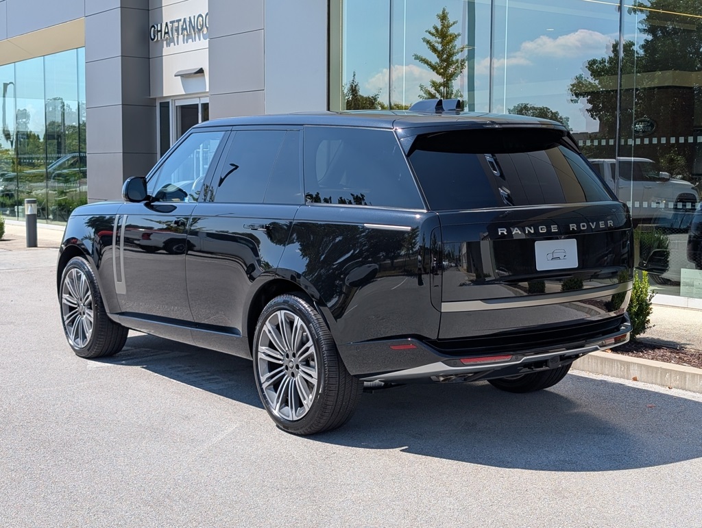 2025 Land Rover Range Rover SE photo 3