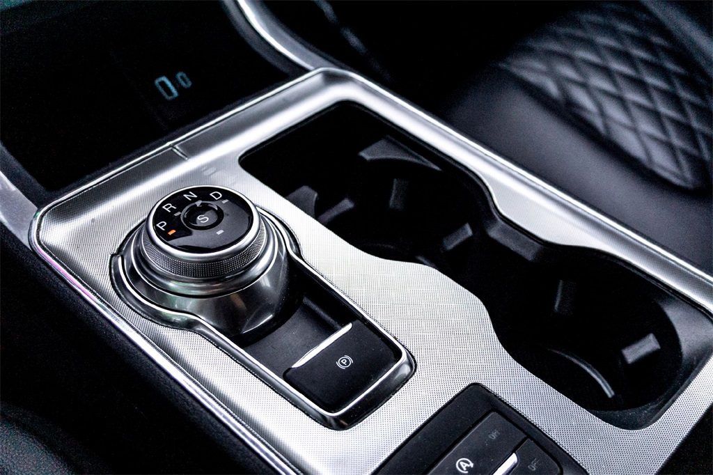 2024 Ford Edge Titanium photo 23