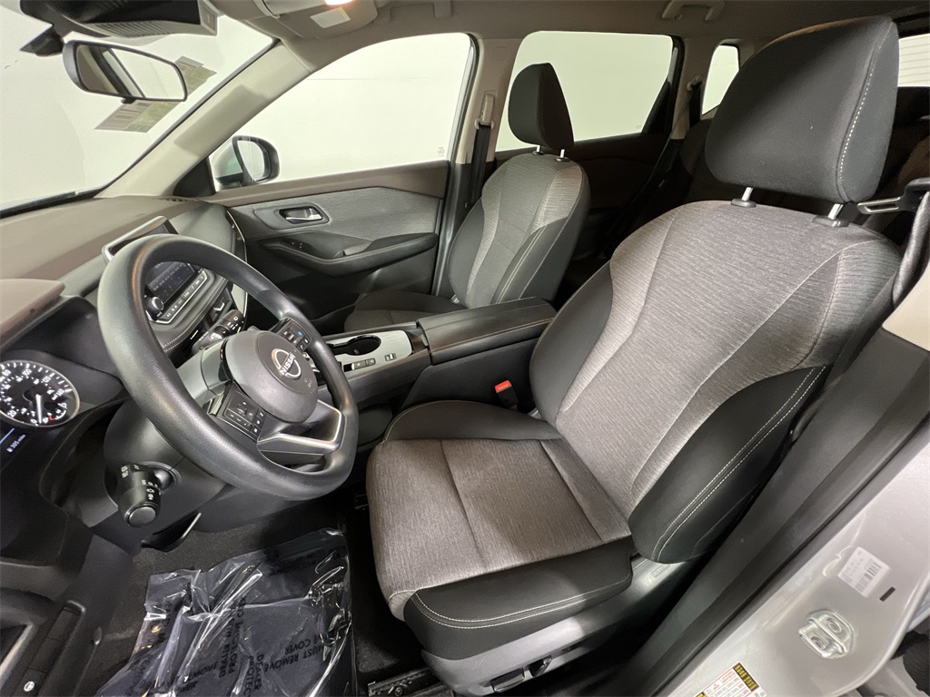 2023 Nissan Rogue SV photo 9