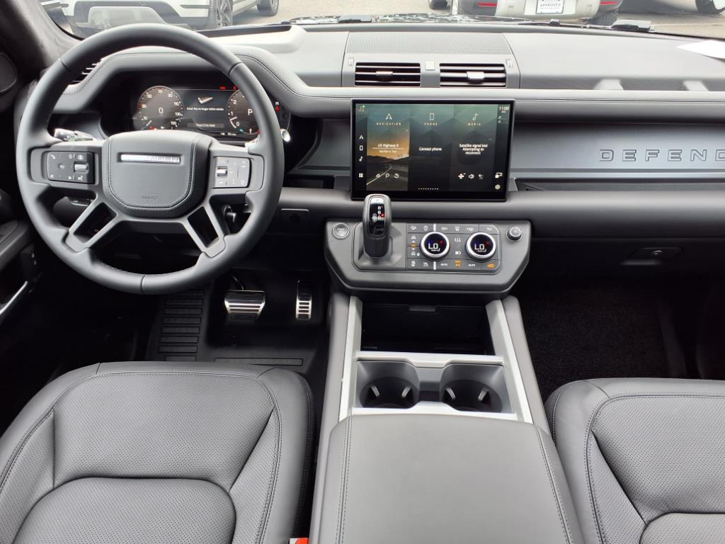 2025 Land Rover Defender 130 V8 photo 4