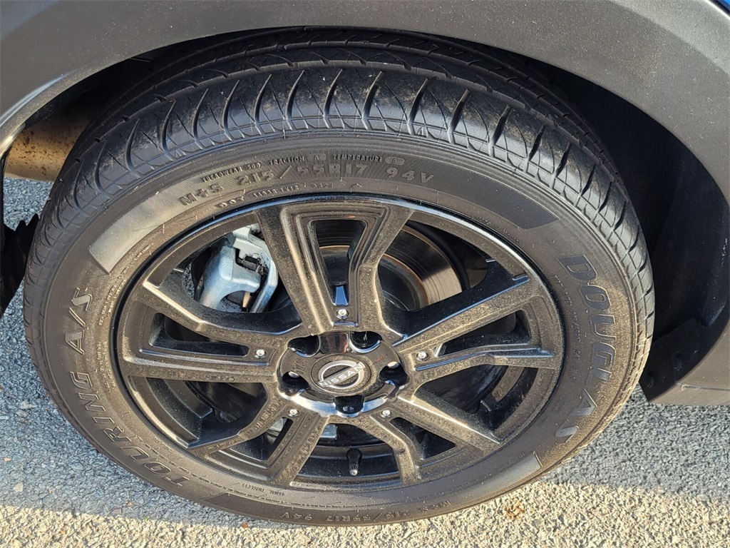 2023 Nissan Kicks SR photo 4