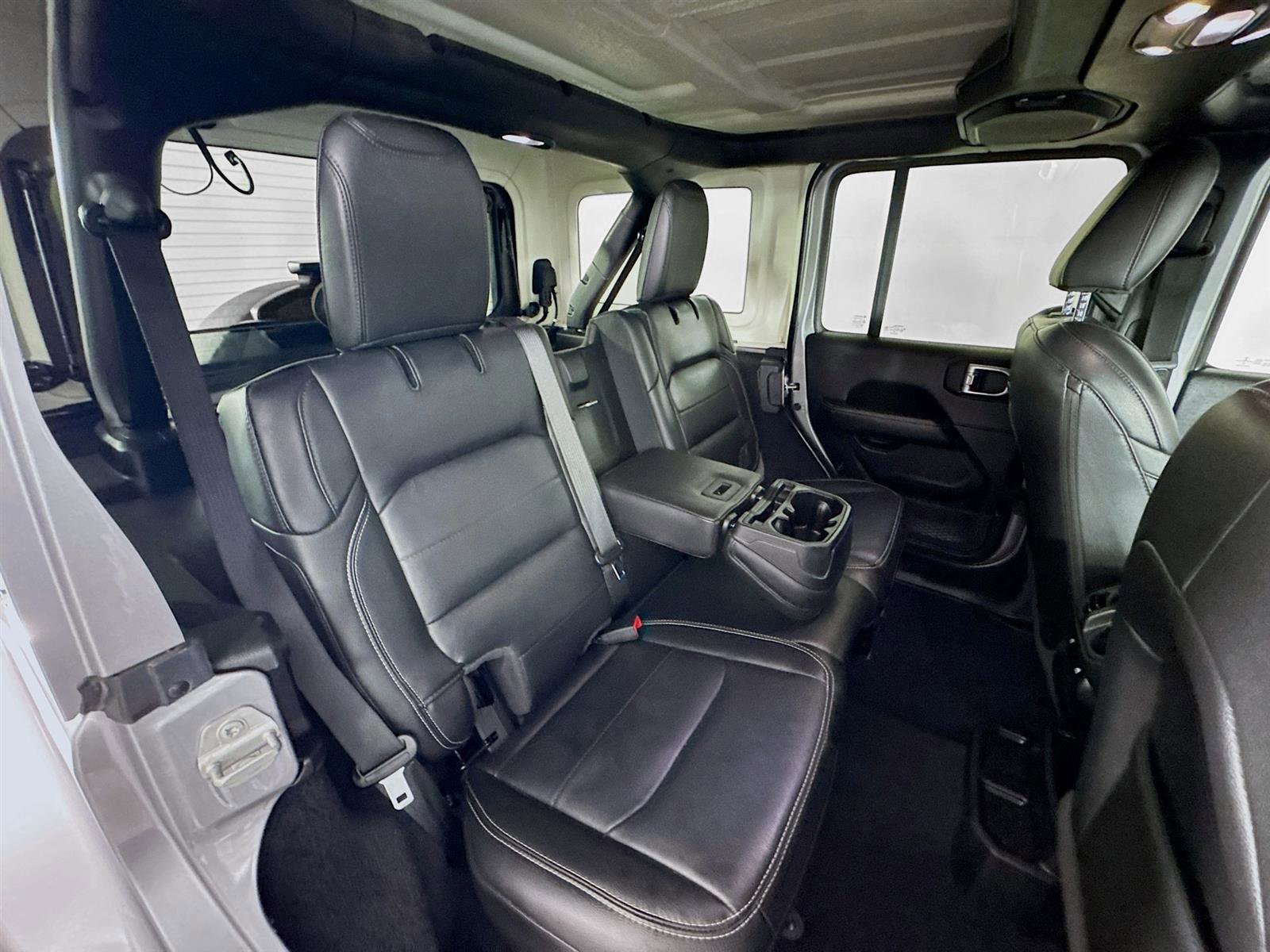 2020 Jeep Wrangler Unlimited Sahara photo 24