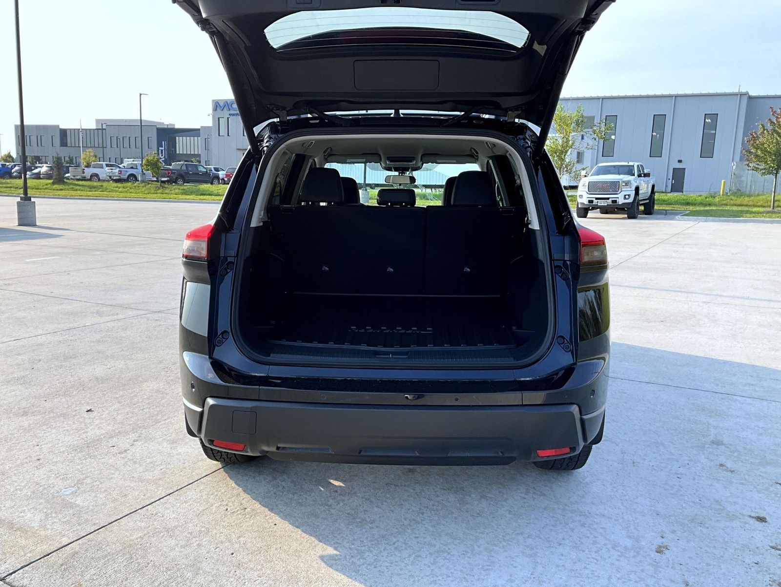 2026 Nissan Rogue AWD photo 4