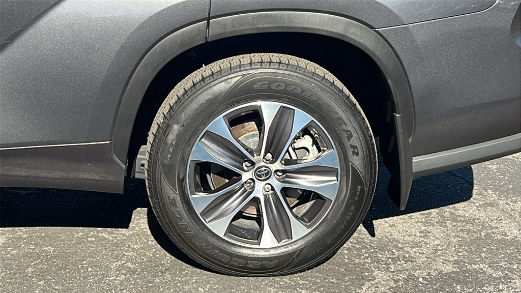 2022 Toyota Highlander XLE photo 8