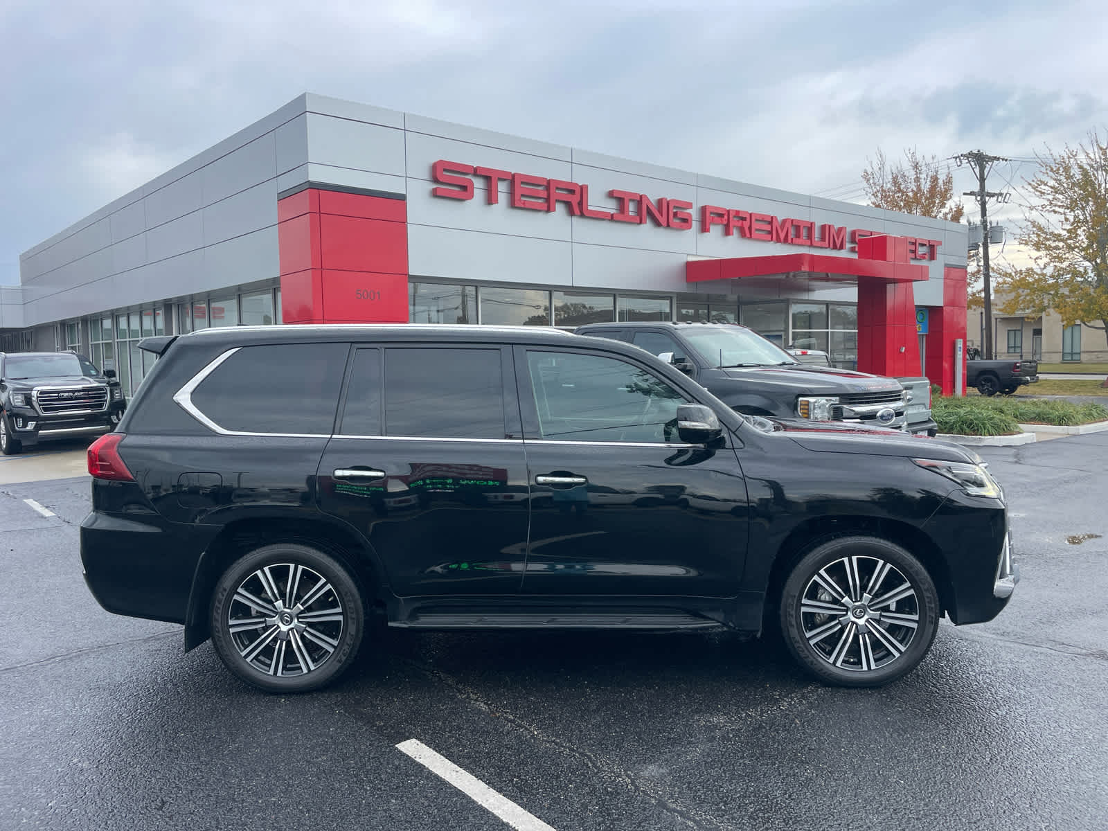 2021 Lexus LX 570's photo