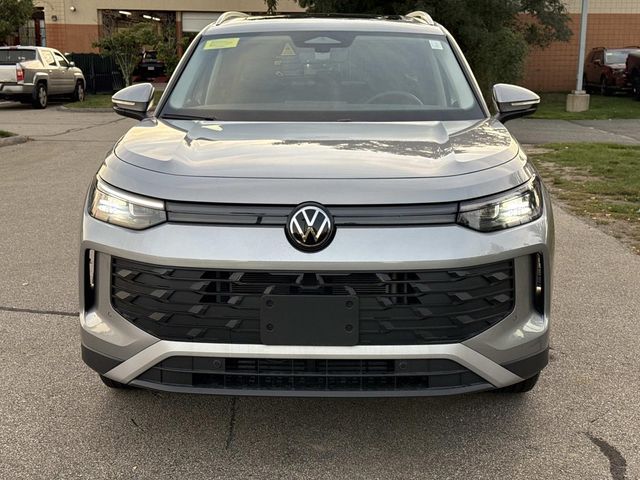 2025 Volkswagen Tiguan SE photo 2