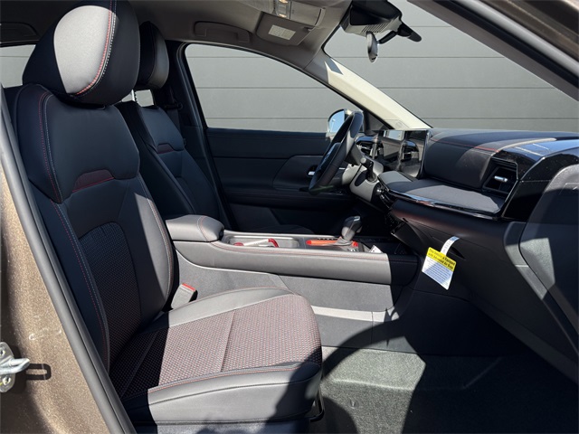 2025 Nissan Kicks SR photo 23
