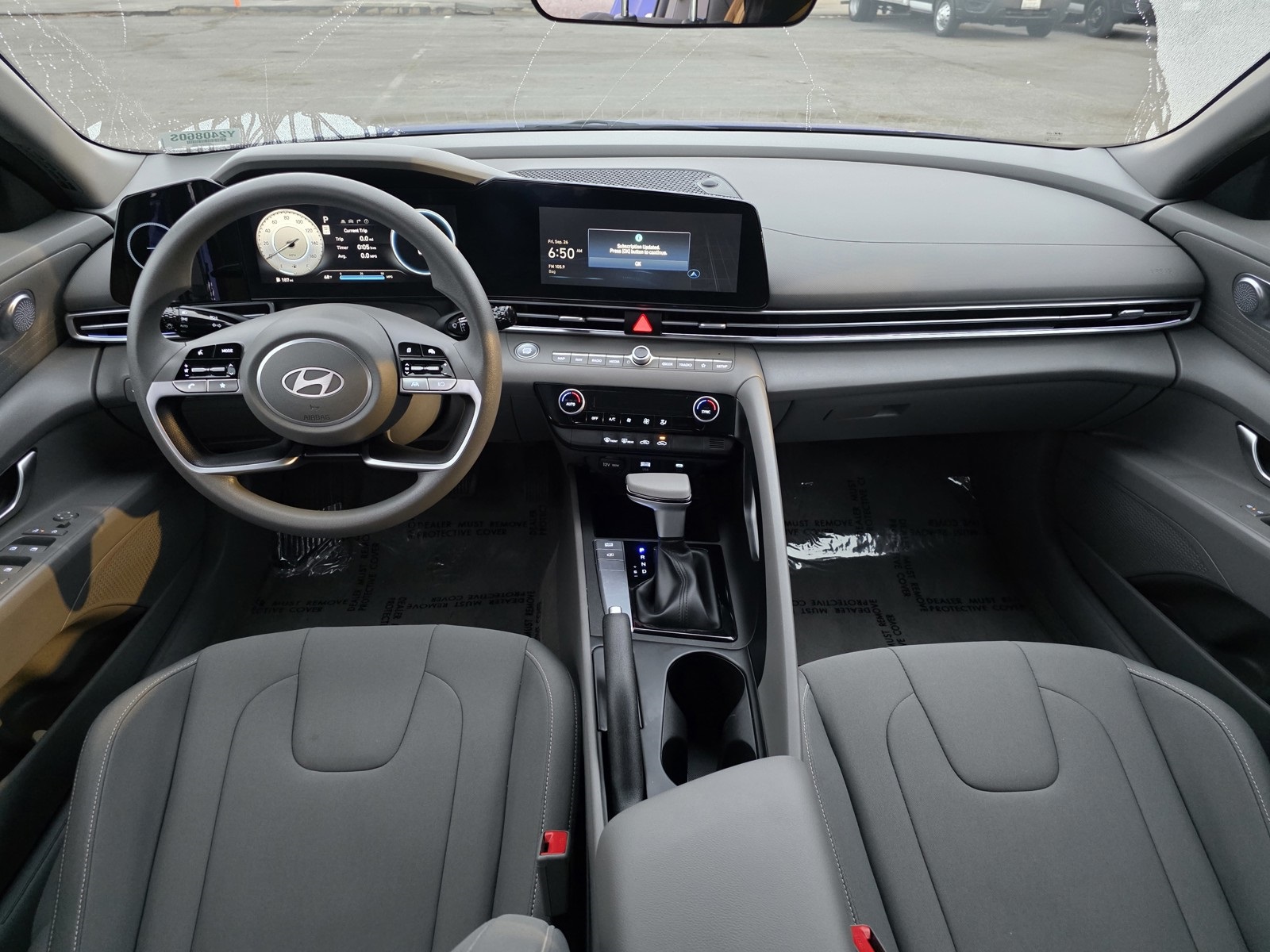 2024 Hyundai Elantra SEL photo 17