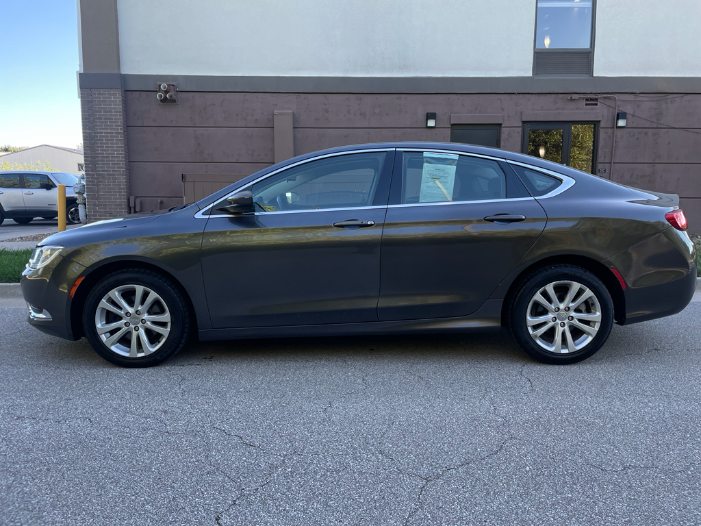 2015 Chrysler 200 Limited photo 2