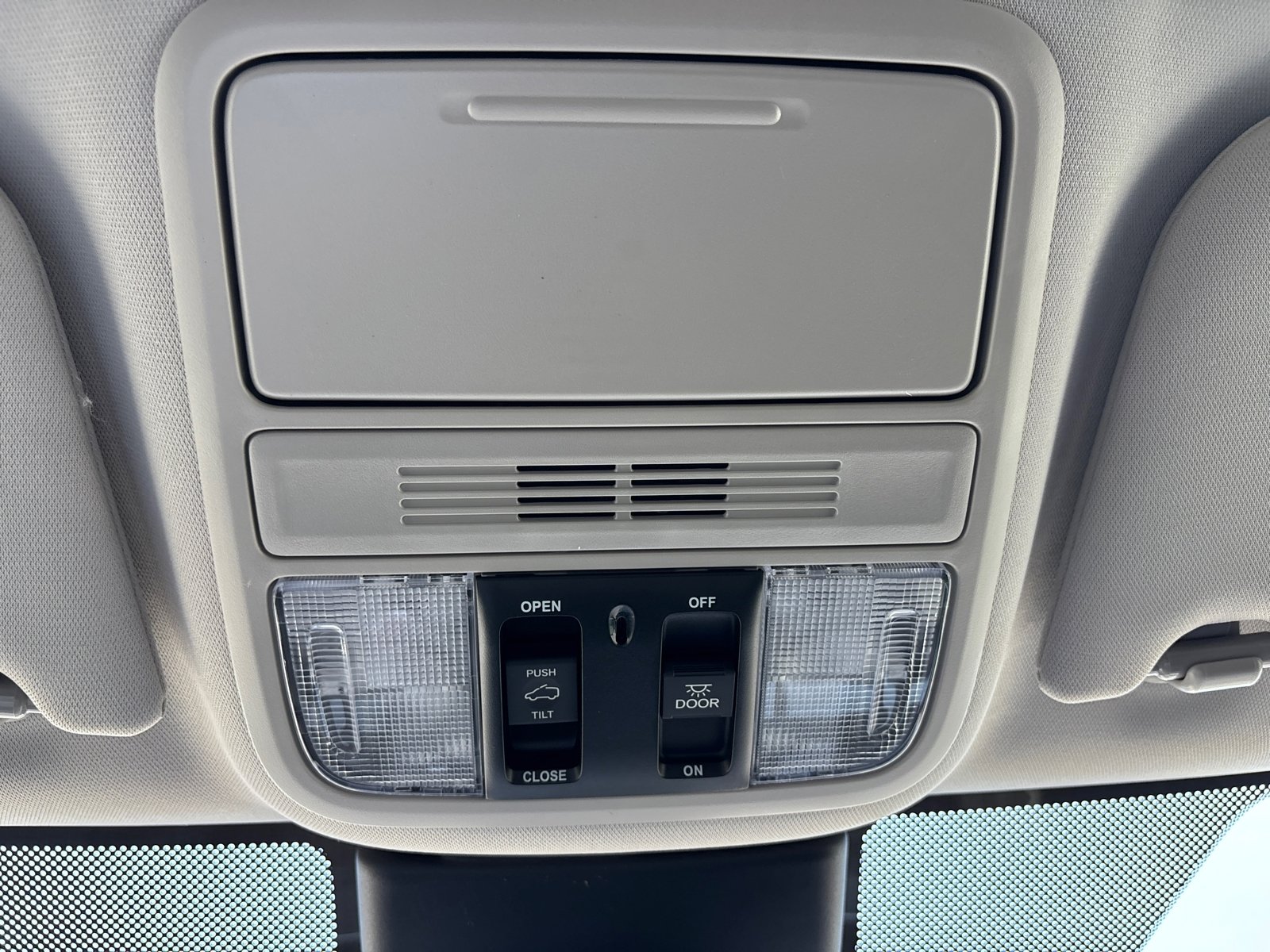 2026 Honda Odyssey Touring photo 4