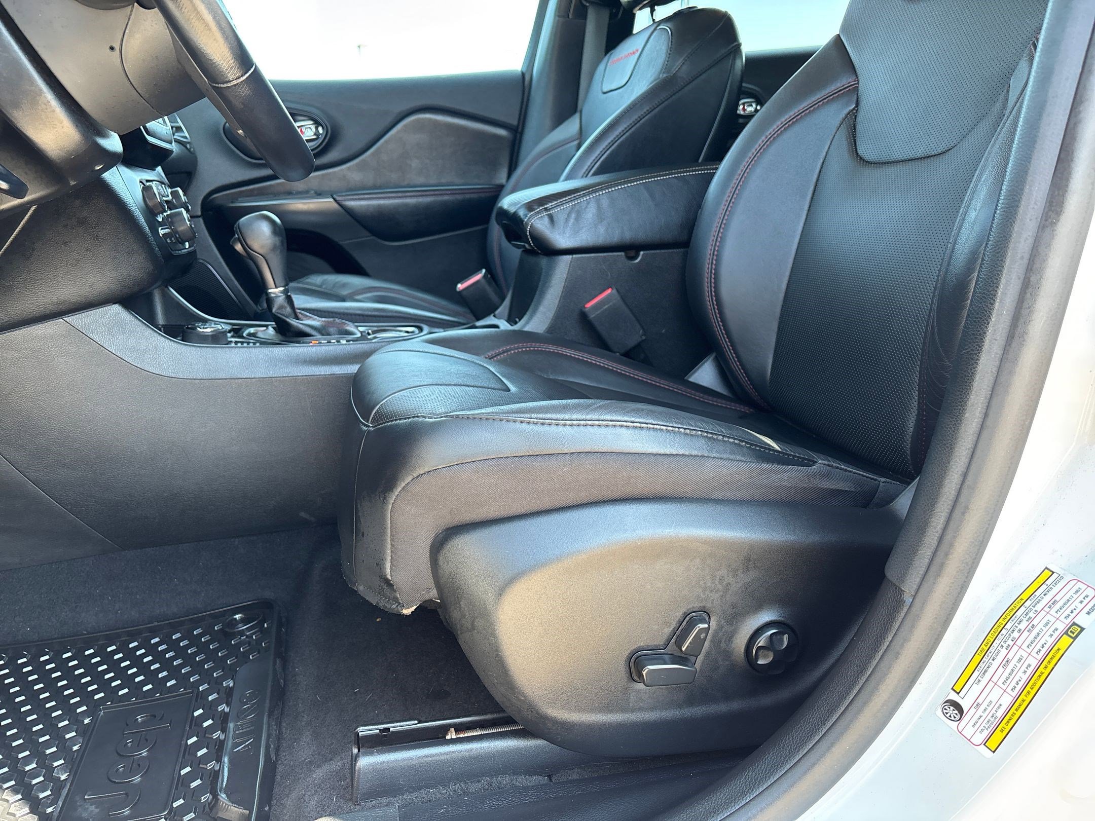 2021 Jeep Cherokee Trailhawk photo 19