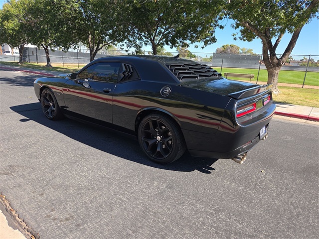 2015 Dodge Challenger SXT Plus photo 4