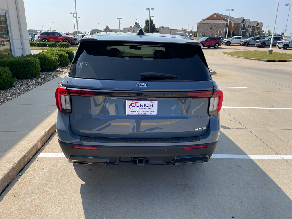 2025 Ford Explorer ST-Line photo 6