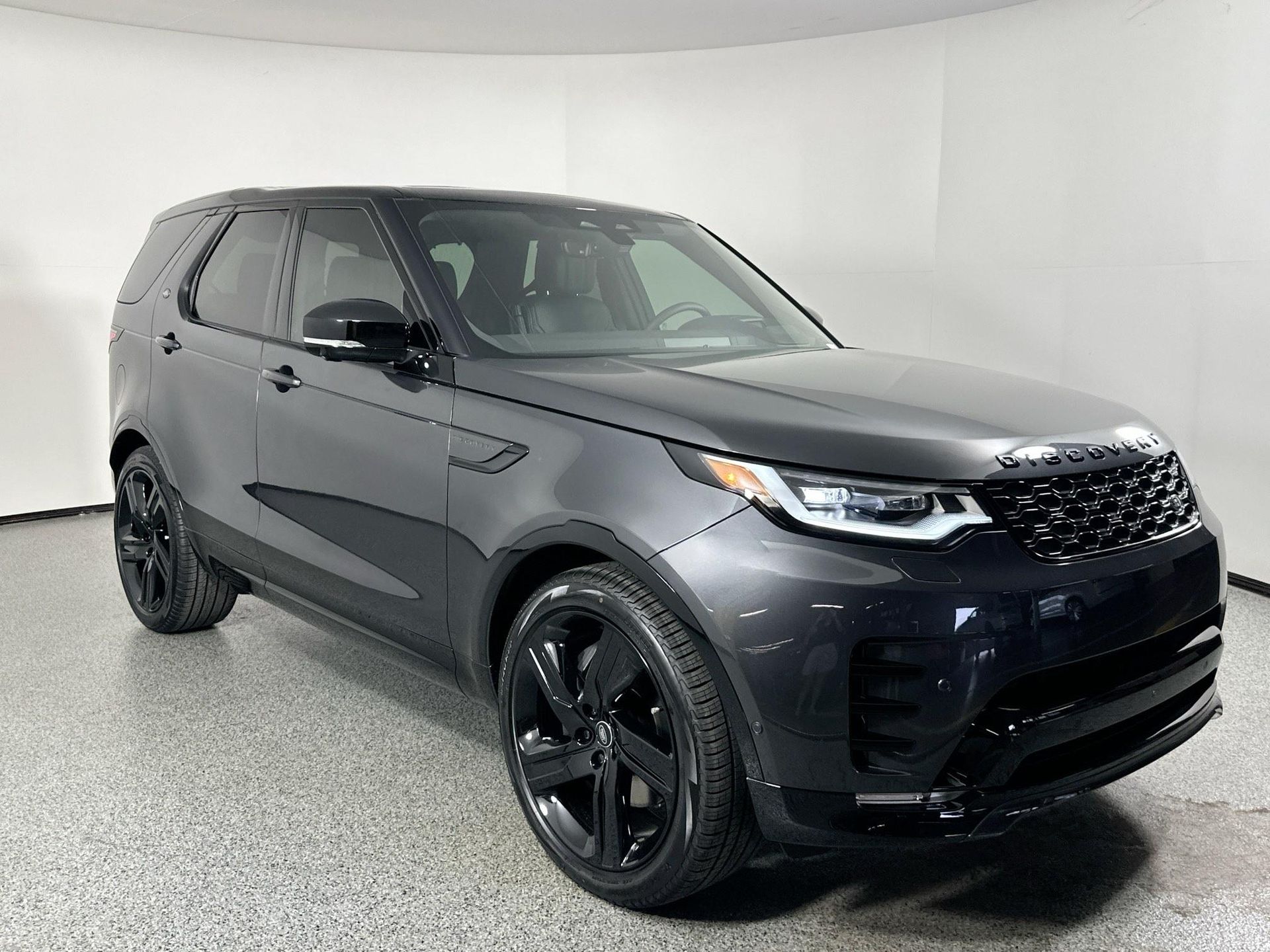 2025 Land Rover Discovery SE photo 2