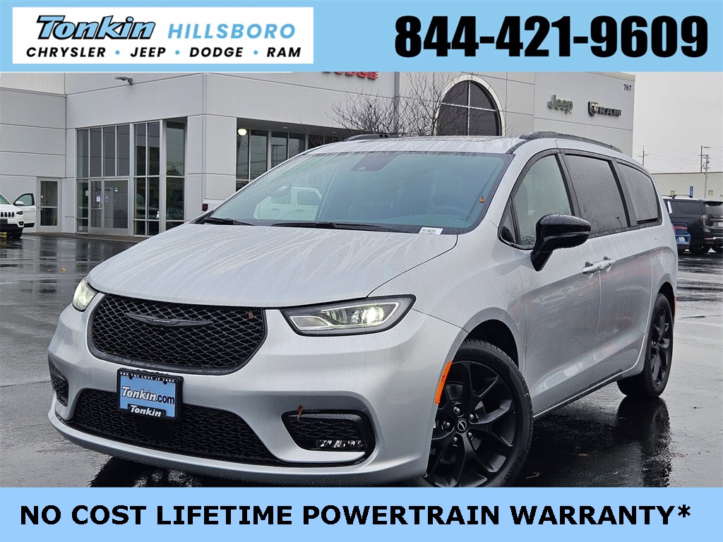 2026 Chrysler Pacifica Limited's photo