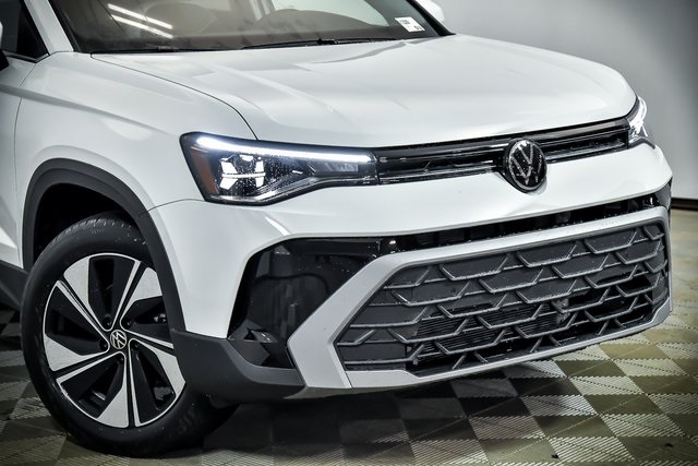 2025 Volkswagen Taos SE photo 2