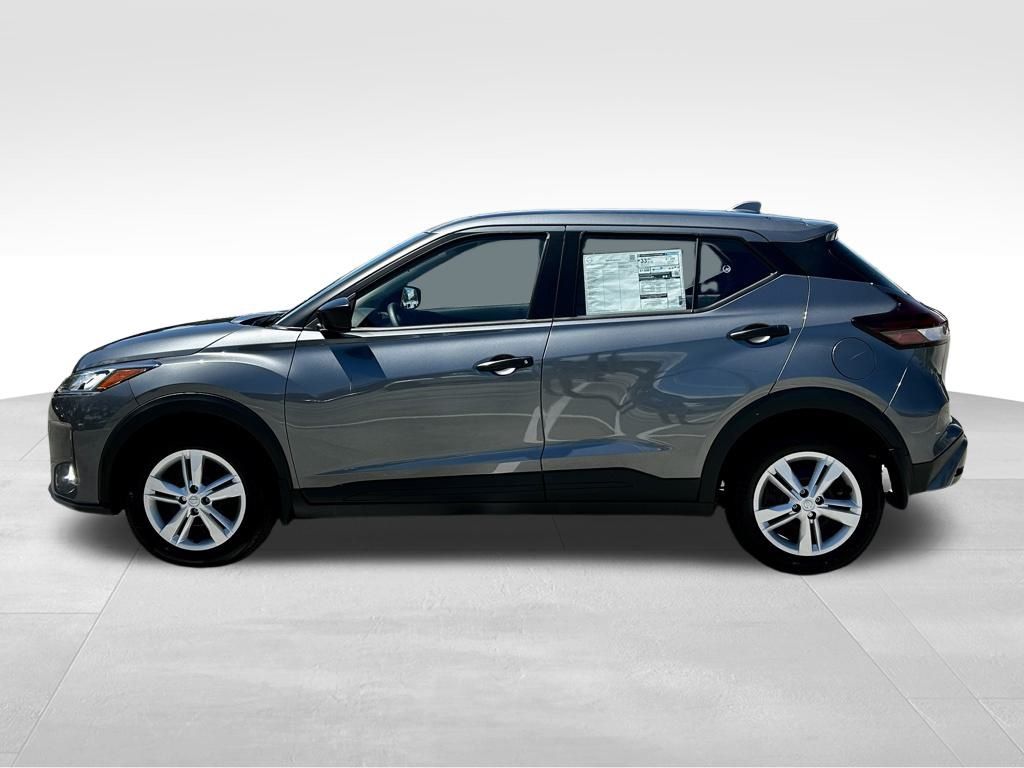 2025 Nissan Kicks Play S photo 2