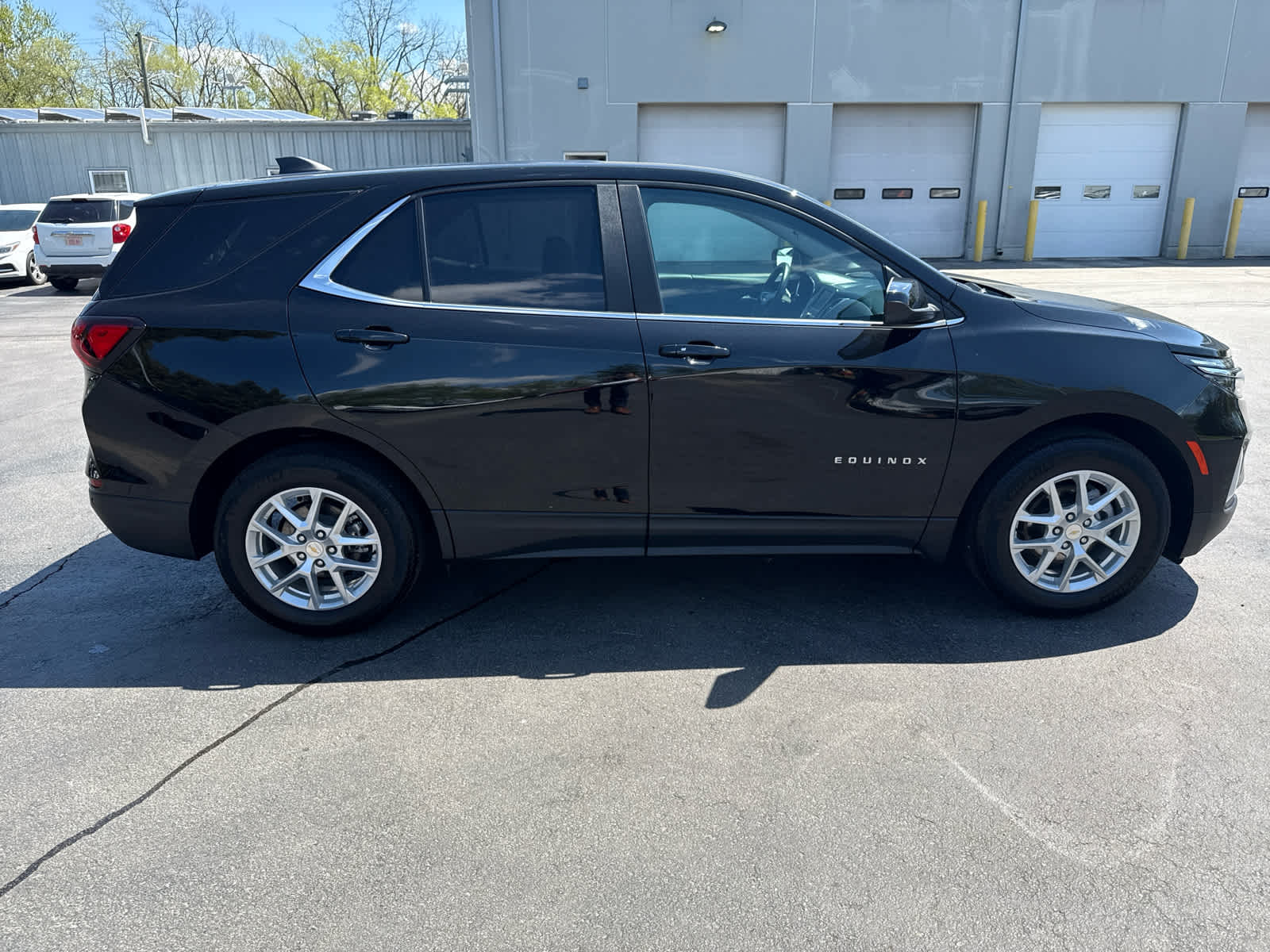 2023 Chevrolet Equinox LT photo 2