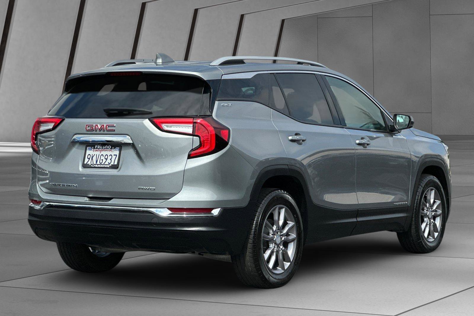 2024 Gmc Terrain SLT photo 2