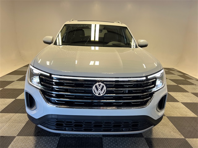 2025 Volkswagen Atlas SEL photo 2