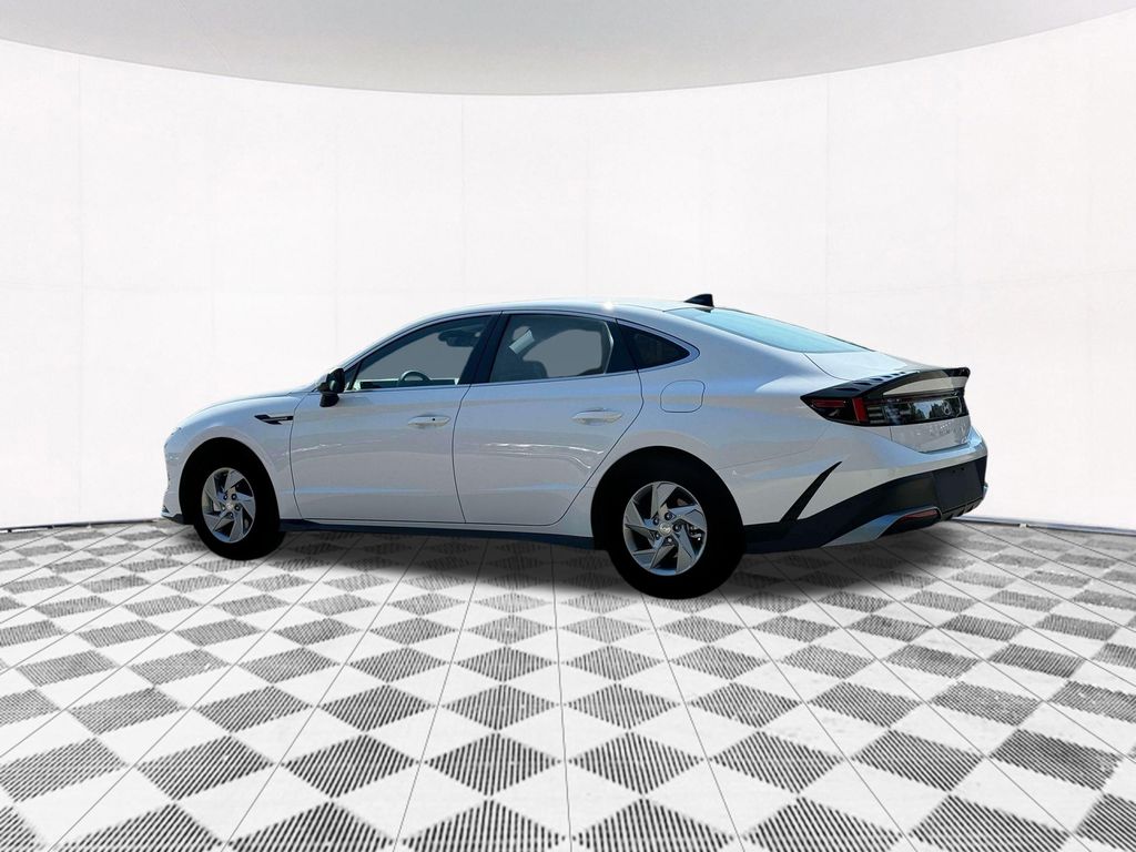 2025 Hyundai Sonata SE photo 3