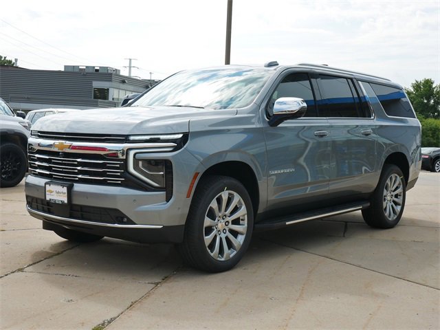 2025 Chevrolet Suburban Premier photo 3