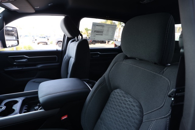 New 2026 Diamond Black Crystal Pearl-Coat Exterior Paint RAM Big Horn Sport Appearance image 14