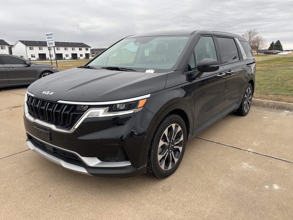 2023 Kia Carnival EX's photo