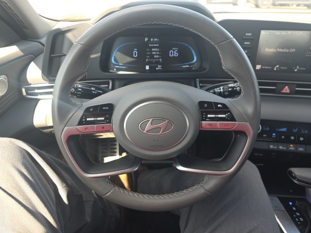 2025 Hyundai Elantra SEL Sport photo 12