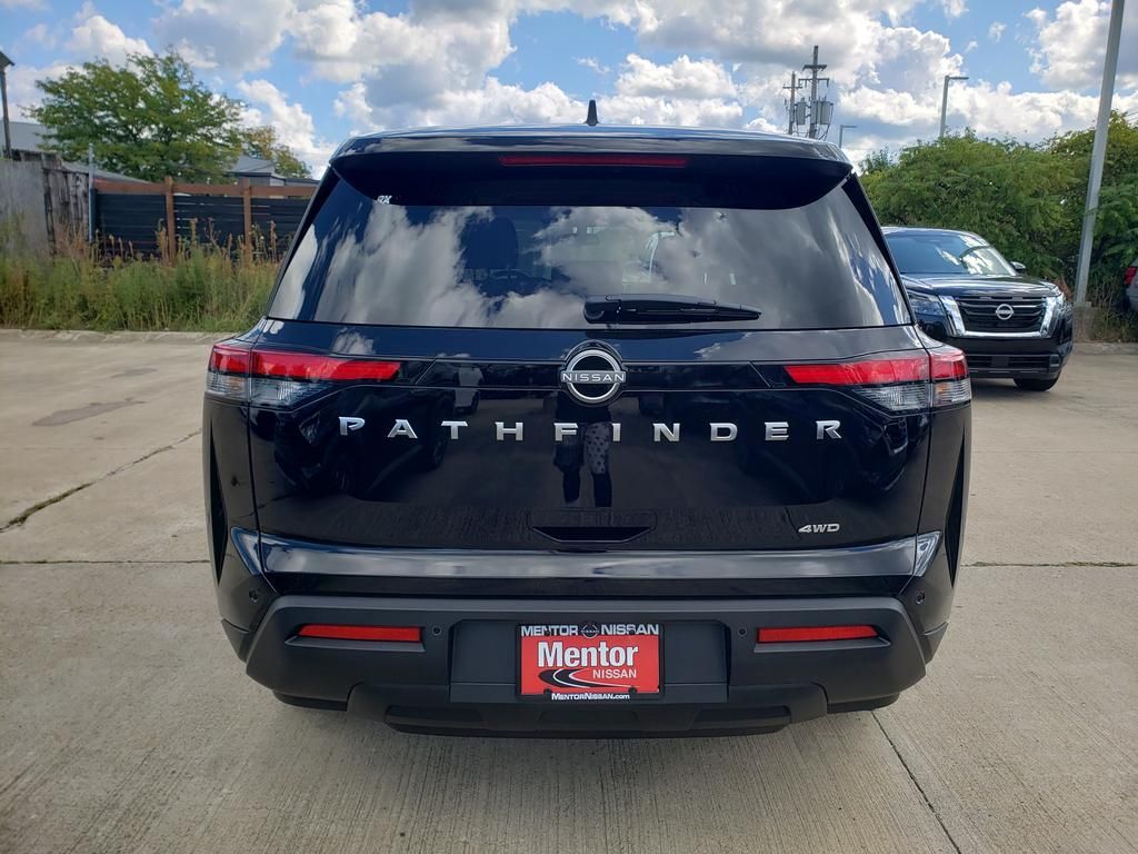 2025 Nissan Pathfinder S photo 4