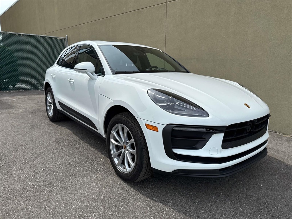2024 Porsche Macan T photo 9