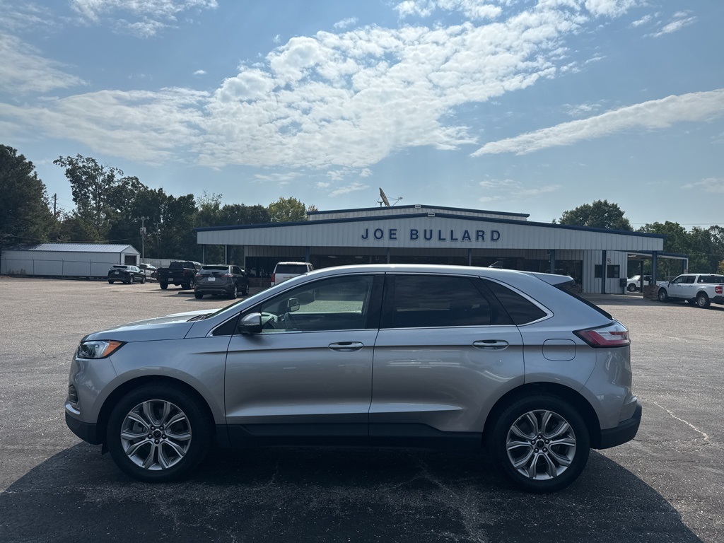 2024 Ford Edge Titanium photo 9