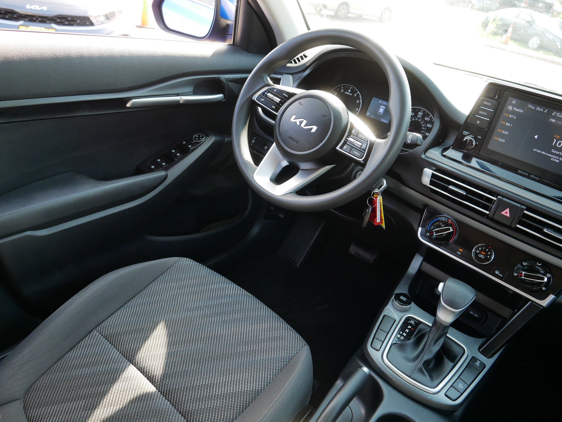 2023 Kia Seltos LX photo 9